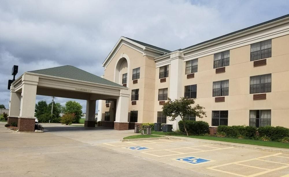 Quality Inn & Suites Muskogee Exterior photo